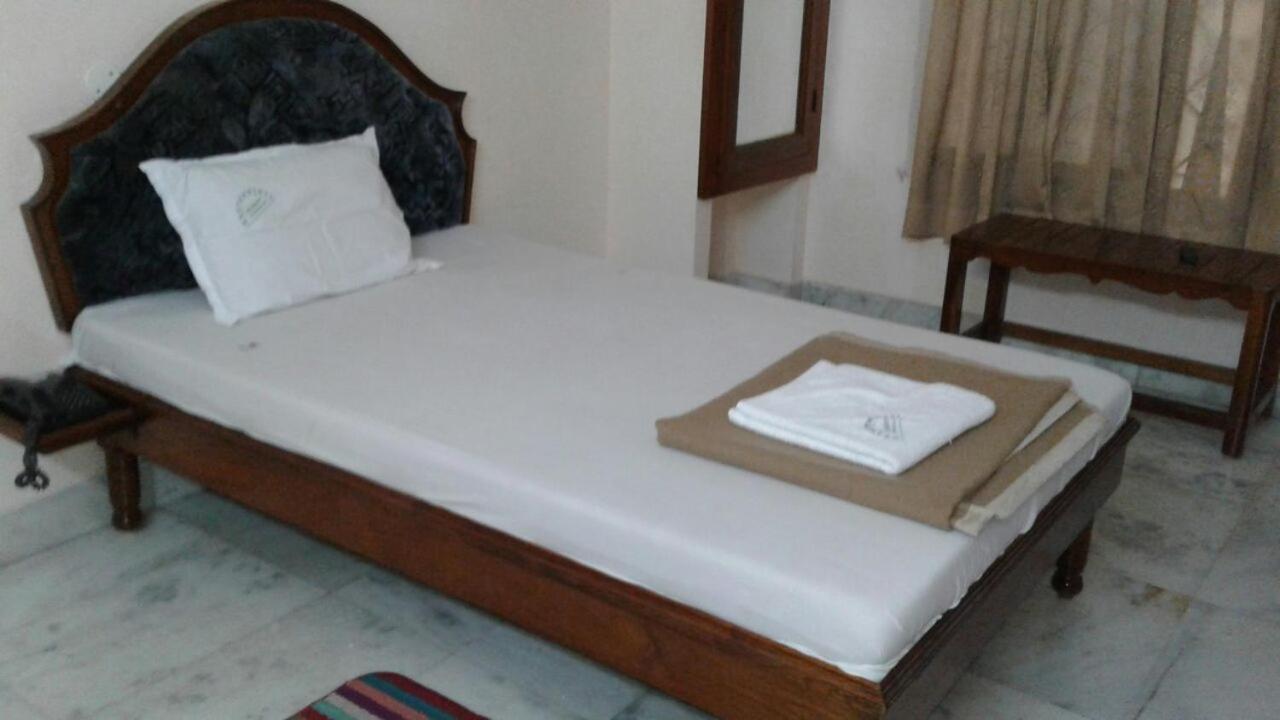 Hotel Geethanjali Residency Bhadrāchalam Exterior photo
